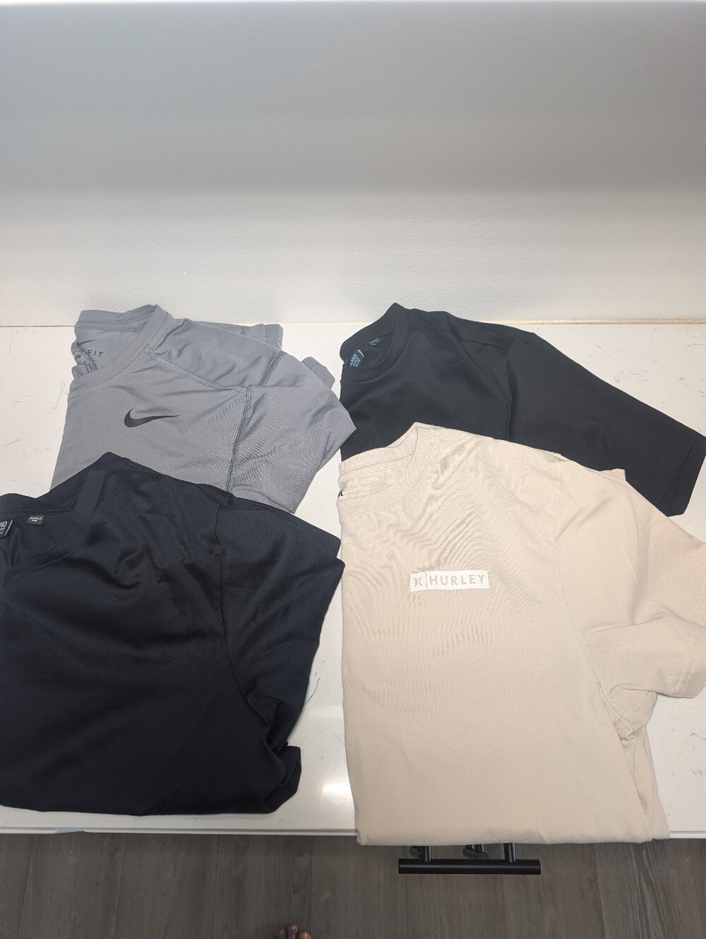 Bundle Of 4 Mens Basic Tees Size Medium- Nike, Murano, Hurley